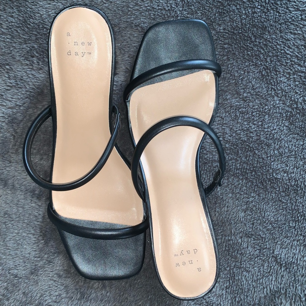 Black Heels - Picture 1 of 5